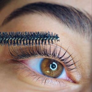 Lash Booster (kombinácia lashLiftingu a lashBotoxu)